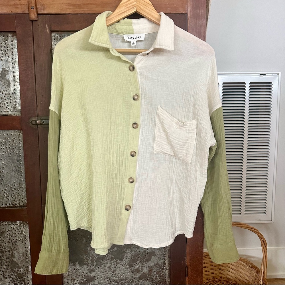 Heyday Small Gauze Green/Cream Color-block Long Sleeve Button Up Top